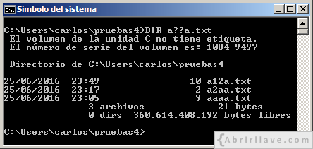 Ventana del Símbolo del sistema en Windows donde se muestra cómo utilizar varios comodines interrogación con DIR - Ejemplo del tutorial de CMD de {Abrirllave.com